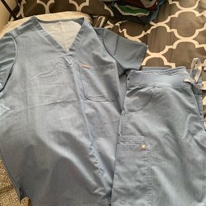 FIGS Basic Scrub Top & Cargo Pants